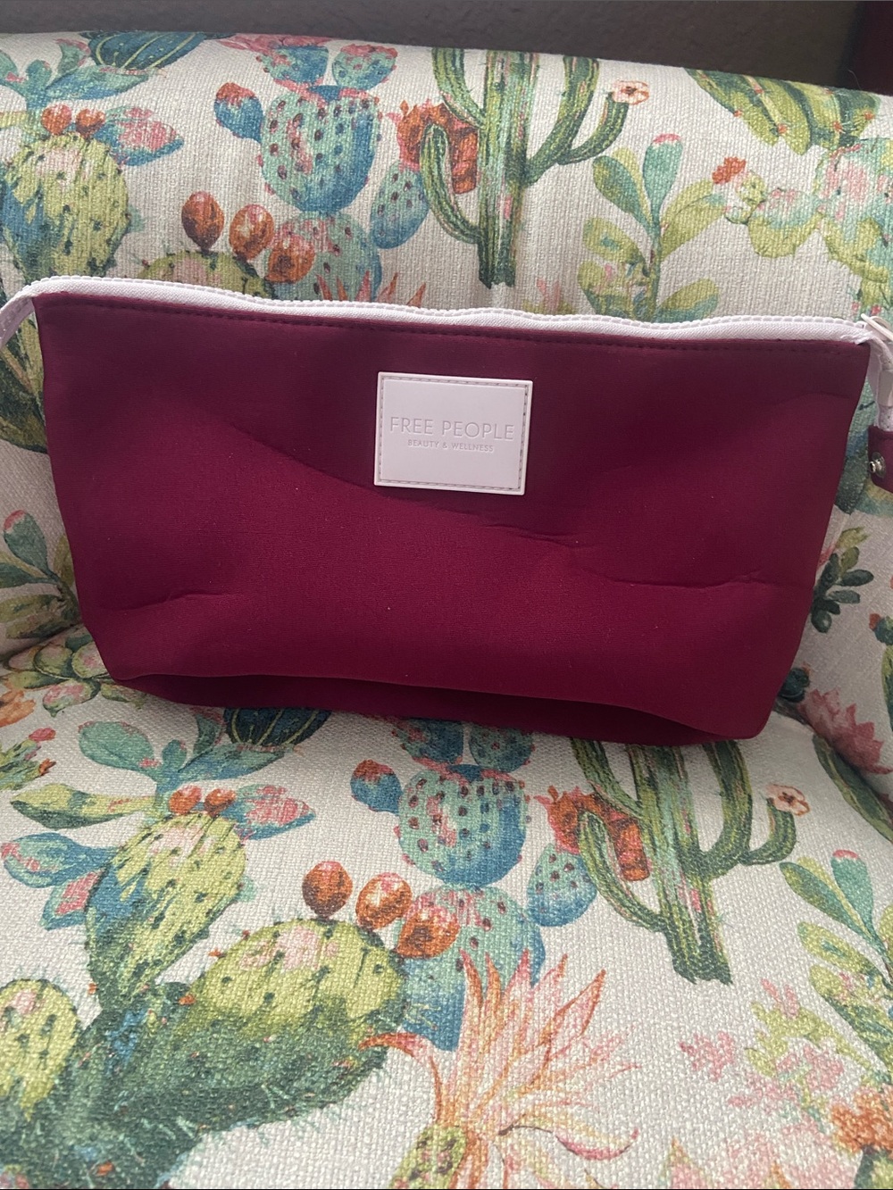 Free People Beauty & Wellness Maroon White Dopp Toiletries Zip Bag Pouch New